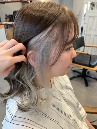 セミロング カラー 森 莉子のヘアスタイル