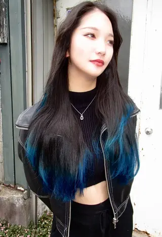 カラー MI KUのヘアスタイル
