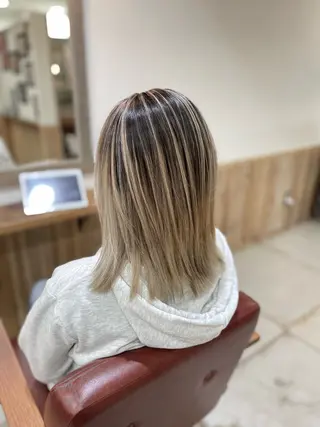 ミディアム カラー Kana .のヘアスタイル