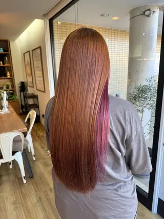 ロング カラー ツキダテ ユイのヘアスタイル