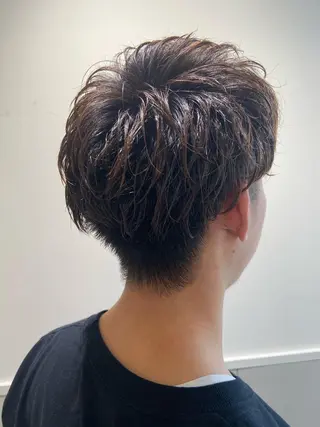 ショート パーマ メンズ 小栗 麻衣のヘアスタイル