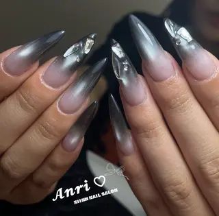 ネイル 𝓐𝓷𝓻𝓲 XiinhNailのネイルデザイン