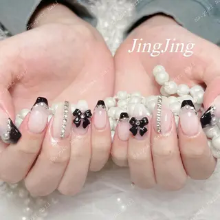 ネイル 🦋 Queenieのネイルデザイン