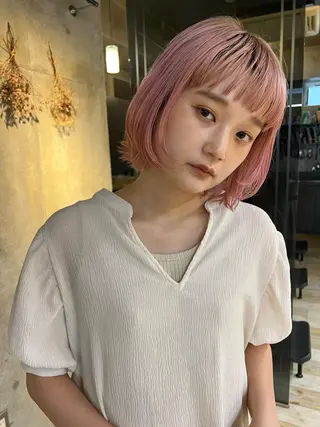 ショート カラー ヘアアレンジ サナ🌱 切りっぱなしボブのヘアスタイル