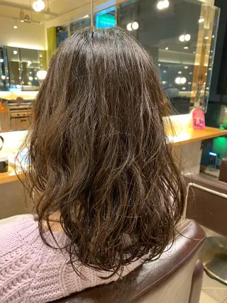 セミロング パーマ 加藤 綾華のヘアスタイル