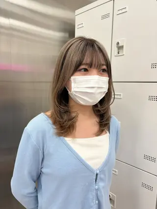 ロング カラー 抜け感レイヤー︴ ニュアンスカラーのヘアスタイル
