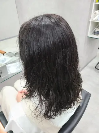 セミロング パーマ L'oeuf 山下 アミールのヘアスタイル