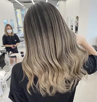 セミロング カラー ブリーチ 透明感HIDEのヘアスタイル