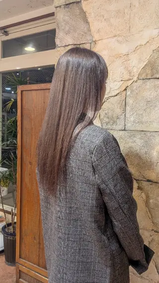 カラー ロング 梅原 瑞雪のヘアスタイル
