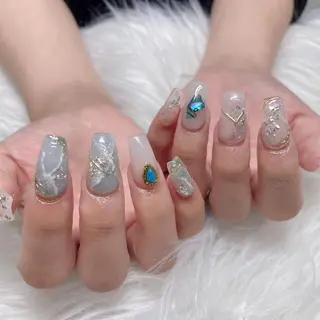 ミディアム ネイル Y. Sのネイルデザイン
