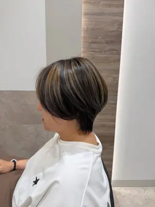ショート カラー LAULEA Renのヘアスタイル