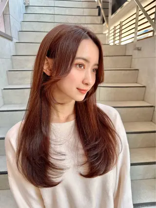 セミロング 縮毛矯正✨🫧 レイヤー川村利幸のヘアスタイル