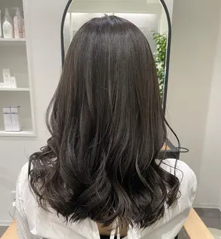 ミディアム トップスタイリスト/ アユミのヘアスタイル