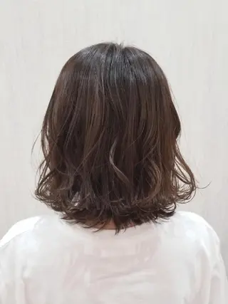 ミディアム カラー レイヤー×艶髪特化 代表 西村功平のヘアスタイル