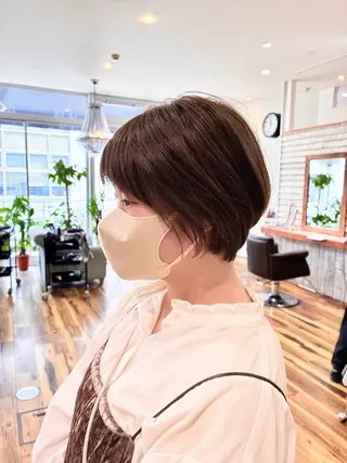 ショート カラー 秋田弥生 /縮毛矯正/艶カラーのヘアスタイル