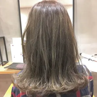 セミロング カラー ヘアアレンジ 栗林 実莉のネイルデザイン