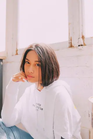 ミディアム 佐藤 香織のヘアスタイル