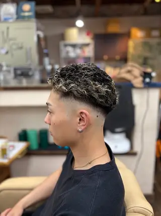 ショート カラー パーマ メンズ 生駒のパーマ達人 FEELけんけんのヘアスタイル