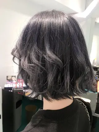 カラー 💜ショート💜 ウルフ、ボブ二色亜美のヘアスタイル