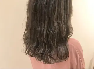 カラー ミヤワキ モモコのヘアスタイル