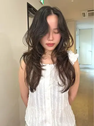 ロング カラー mizuki/ピンク ベージュ.レイヤーのヘアスタイル