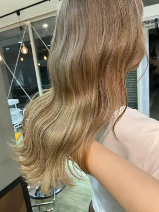 ミディアム カラー カジ エリナのヘアスタイル