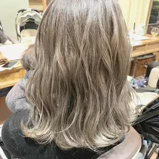 セミロング ハイトーン得意😍 Lumiereのヘアスタイル
