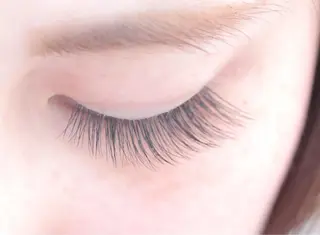 マツエク・マツパ 中村 眞歩のヘアスタイル
