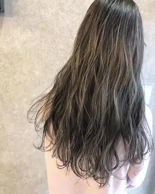 ロング カラー 顔周りレイヤーカット ブリーチminamiのヘアスタイル