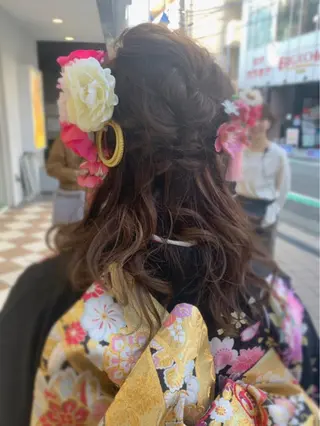 セミロング カラー ヘアアレンジ ミドウチ アヤカのヘアスタイル