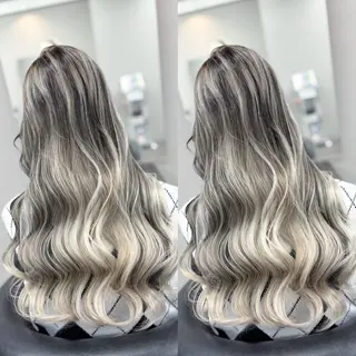 ロング ブリーチカラー HAZUKI🦖のヘアスタイル