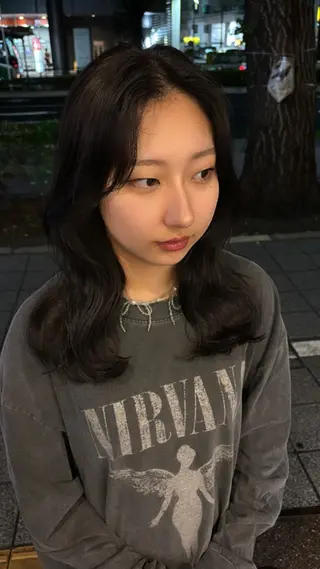 セミロング カラー 🍓ブリーチカラー 🎀nene🍓のヘアスタイル