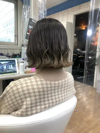 カラー white.梅田 デザインカラー🦄のヘアスタイル