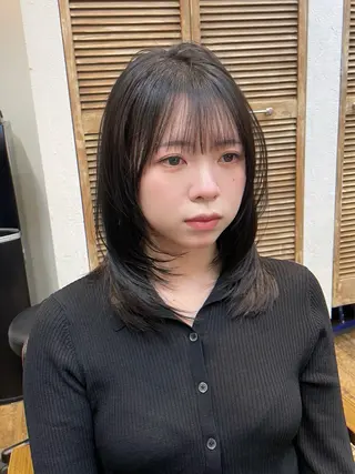 ミディアム カラー リベルテ新宿 顔周りレイヤー/艶髪のヘアスタイル