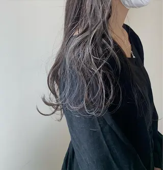 ロング カラー 本間 結衣のヘアスタイル
