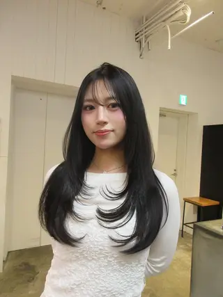 ロング フカミ マナカのヘアスタイル