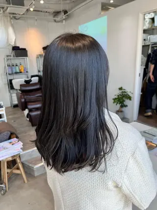 セミロング カラー 松坂 真衣のヘアスタイル