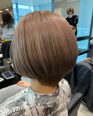ショート 韓国レイヤーカット 🧸ベージュカラーのヘアスタイル