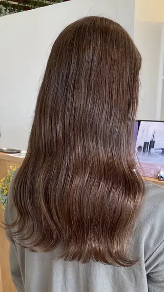 ロング 新谷 瀬里菜のヘアスタイル