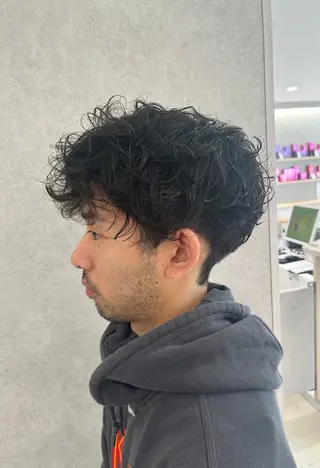 パーマ メンズ 巖本 真希のヘアスタイル