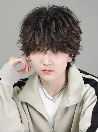 カラー 角戸 嵐のヘアスタイル