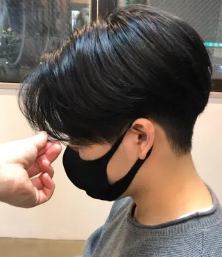 ミディアム メンズ 透明感カラー レイヤー亀井唯登のヘアスタイル