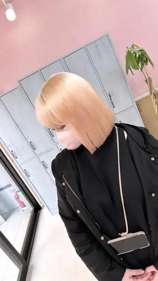 セミロング カラー ブリーチ特化🌈 MANATOのヘアスタイル