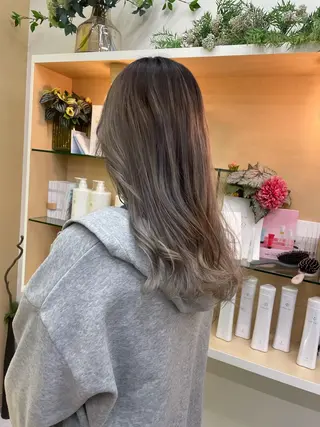 ロング カラー ヘアアレンジ 山下 とよかのヘアスタイル