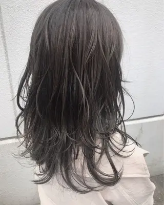 セミロング カラー 岡崎 浩大のヘアスタイル