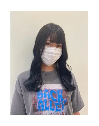 カラー 新嵩 真理のヘアスタイル