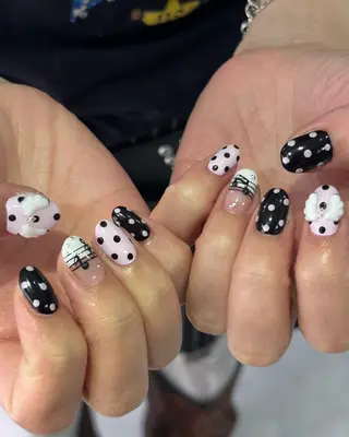 ネイル 🪐富島彩夏 /海外nail🪐のネイルデザイン