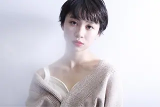 ショート カラー レイヤーカット ベージュカラー/小島のヘアスタイル