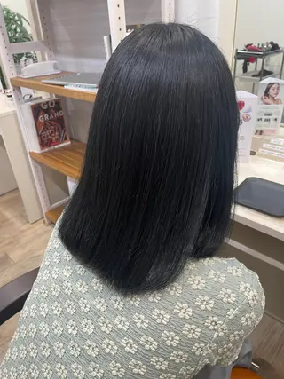 ミディアム 渡辺 愛花のヘアスタイル