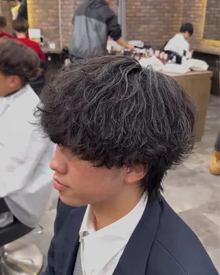 パーマ メンズ シャドウ/フェザー 朝崎倭斗のヘアスタイル